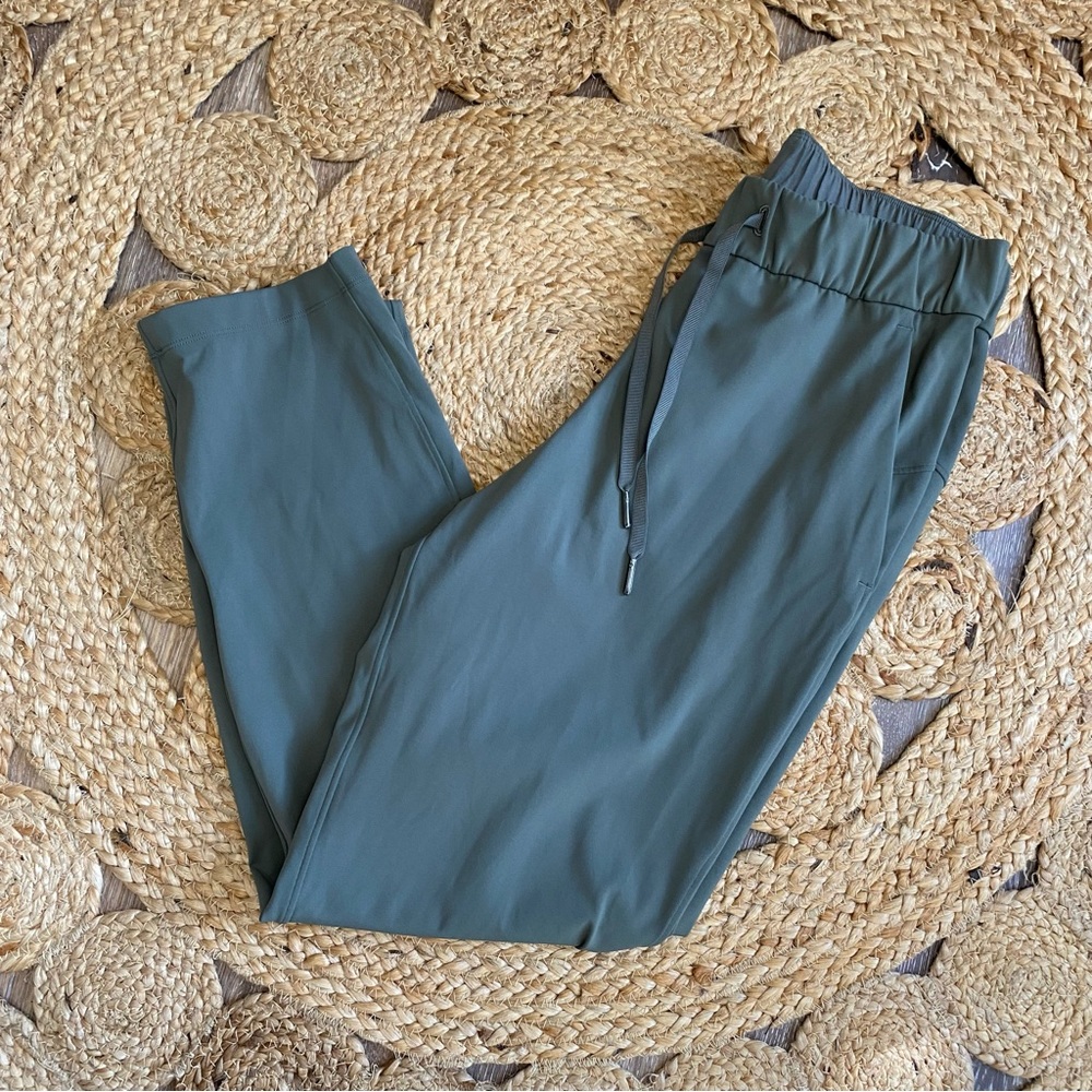 Lululemon size 6 Pants